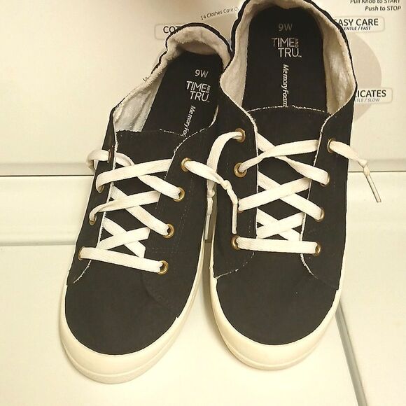 Time and True Women's Size 9W Sneakers w/Memory Foam Black/White - Picture 1 of 5